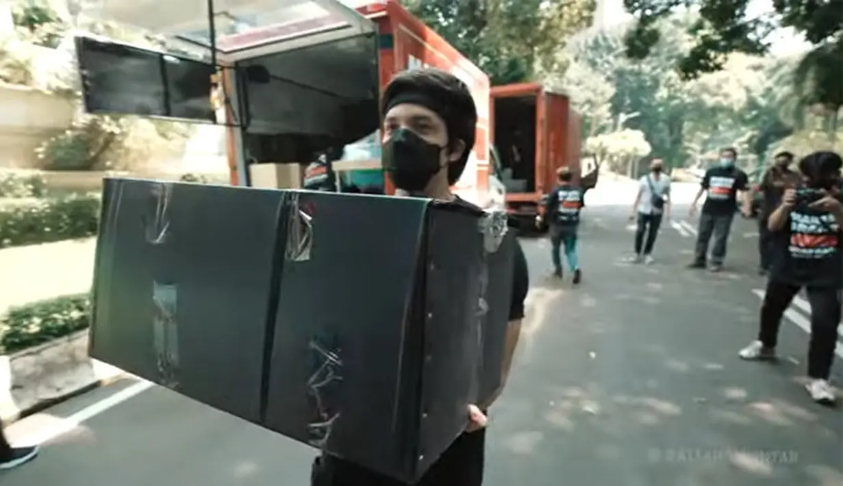 Atta Halilintar bagikan nasi padang gratis (Youtube/Atta Halilintar)