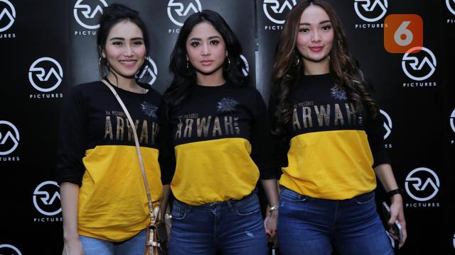 [Bintang] Ayu Ting Ting - Dewi Perssik - Zaskia Gotik