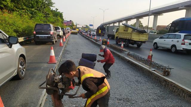 Rekonstruksi Jalan Tol Jagorawi.
