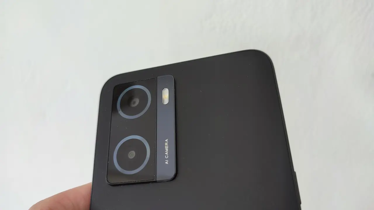 Oppo A57 (Liputan6.com/Giovani Dio Prasasti)