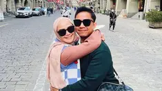 Rumah tangga Sheza Idris dan Surya Ibrahim jauh dari gosip miring dan selalu adem ayem. Sheza kerap membagikan momen romantisnya bersama sang suami dalam berbagai kesempatan. (Instagram/shezaidris)