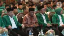 Menko Polhukam Mahfud Md didampingi Plt Ketua Umum PPP Suharso Monoarfa menghadiri Musyawarah Kerja Nasional (Mukernas) ke V PPP di Jakarta, Sabtu (14/12/2019). Salah satu agenda yang akan dibahas dalam acara ini adalah pelaksanaan Muktamar PPP. (Liputan6.com/Angga Yuniar)
