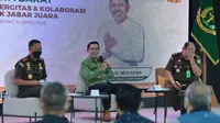 Gubernur Jawa Barat Ridwan Kamil saat menghadiri acara Ngabuburit Bareng Kajati tentang Peningkatan Penggunaan Produk Dalam Negeri di Kantor Kejaksaan Tinggi Jabar, Kota Bandung, Selasa (12/4/2022). (Foto: Adam Sarja/Biro Adpim Jabar)
