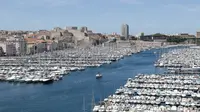 Suasana deretan kapal berlabuh di Pelabuhan Vieux Port, Marseille, Prancis, Minggu (3/7/2016). (Bola.com/Vitalis Yogi Trisna)