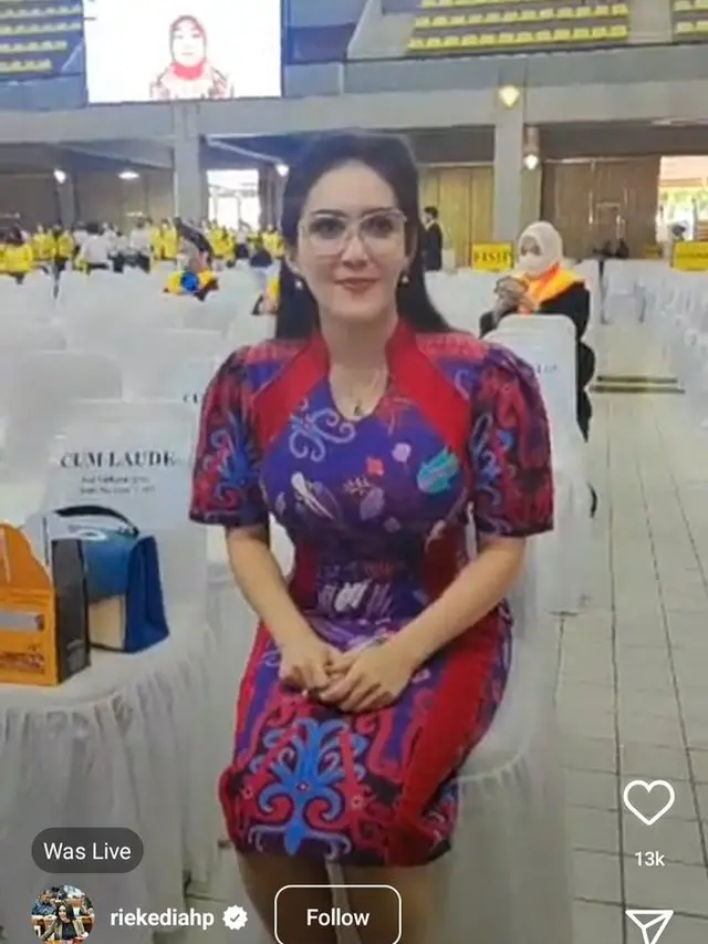 Raih Predikat Cumlaude, Ini 7 Momen Wisuda S3 Rieke Diah Pitaloka