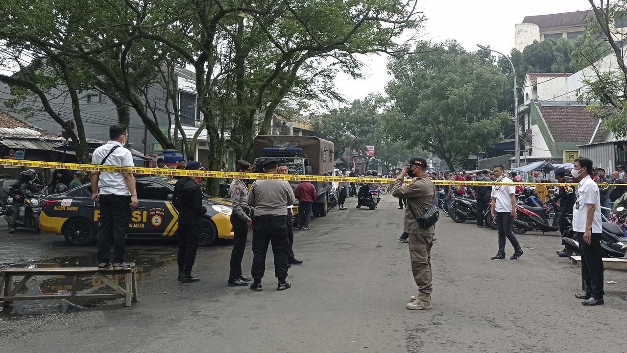 PENGAMANAN LOKASI LEDAKAN DI ASTANAANYAR