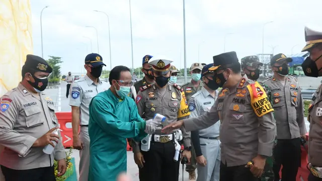 Kakorlantas Polri Irjen Istiono saat meninjau Rest area KM 575, Ngawi, Jawa Timur, Senin (28/12/2020). (Istimewa)