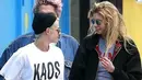 Kristen Stewart dan Stella Maxwell tampak malu-malu menjalin hubungan spesial. Enggan menyiarkannya pada publik, namaun keduanya sering terlihat bersama. Seperti yang belum lama ini mereka lakukan. (Instagram/persian_krisbians)