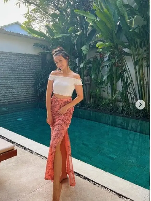 gaya Megan Domani yang girly abis (Foto: instagram megandomani1410)