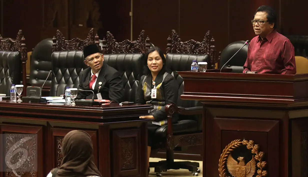 Wakil Ketua MPR RI, Oesman Sapta saat acara Sosialisasi Empat Pilar di Kompleks Parlemen, Jakarta, Rabu (30/9/2015). Acara sosialisasi empat pilar ini diikuti oleh siswa dari SMA 285 Jakarta. (Liputan6.com/Johan Tallo)