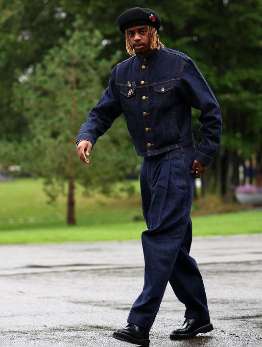 Penyerang timnas sepak bola Prancis, Bradley Barcola, tiba untuk ambil bagian dalam persiapan tim untuk pertandingan kualifikasi UEFA Nations League mendatang di Clairefontaine-en-Yvelines pada 7 Oktober 2024. (FRANCK FIFE/AFP)