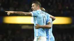 Kemenangan Manchester City 3-1 atas Southampton membuat mereka memimpin klasemen sementara Liga Premier Inggris pada pekan ke-14. (AFP Photo/Paul Ellis)