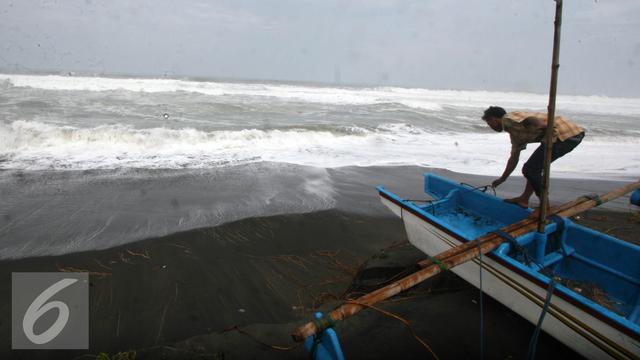 20160609- Gelombang Tinggi Hantam Pantai Selatan Yogya- Boy Harjanto