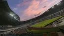 Suasana sore hari dari tribun Stadion Utama Gelora Bandung Lautan Api (GBLA) menjelang laga pekan ketiga BRI Liga 1 2023/2024 antara Persib Bandung melawan Dewa United pada Jumat (14/07/2023). (Bola.com/Bagaskara Lazuardi)