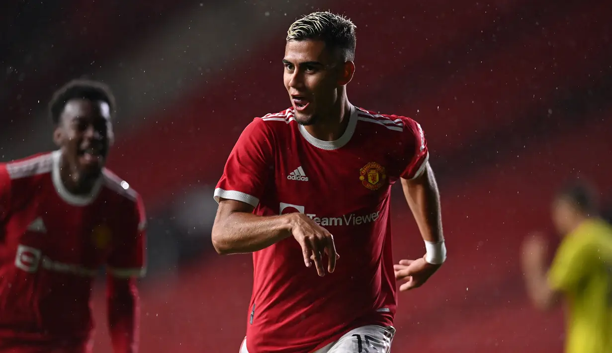 Andreas Pereira. Manchester United mendatangkan gelandang serang asal Brasil yang sejak awal musim 2022/2023 menjadi milik Fulham ini pada awal musim 2011/2012 dari tim U-17 PSV Eindhoven dengan nilai transfer 150 ribu euro. Setelah dipromosikan ke tim senior MU pada awal musim 2015/2016, ia lebih banyak dipinjamkan ke beberapa klub Spanyol dan Italia. Terakhir ia dipinjamkan ke Flamengo selama 1 musim pada 2021/2022. Bersama MU ia total tampil dalam 75 laga di semua ajang dengan torehan 4 gol dan 5 assist. (AFP/Paul Ellis)