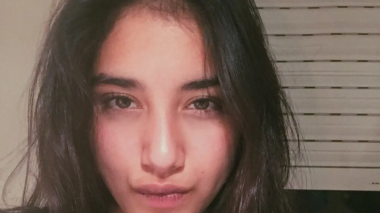 Potret Sabrina Alatas dengan Rambut Terurai (Instagram/@sab_sash)