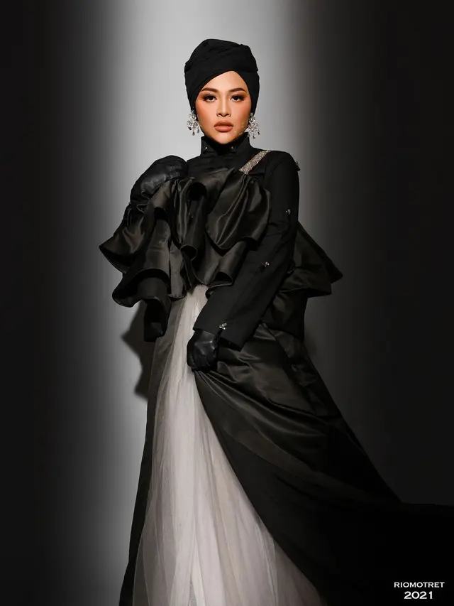 Tanpa Atta Halilintar, Ini 7 Gaya Pemotretan Terbaru Aurel Hermansyah Usai Menikah