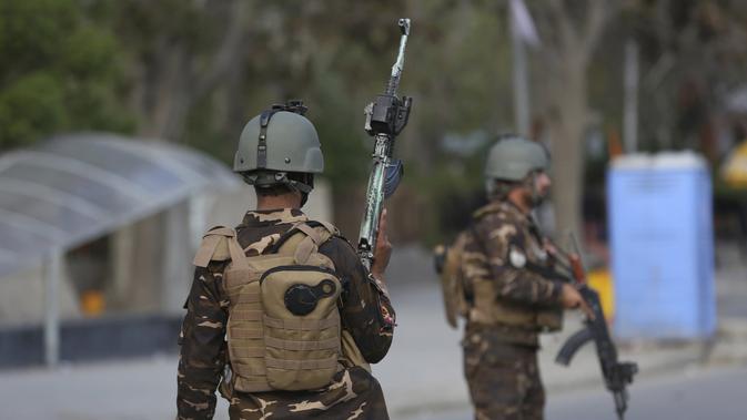 Tentara Afghanistan dalam perang melawan Taliban (AP/Rahmat Gaul)