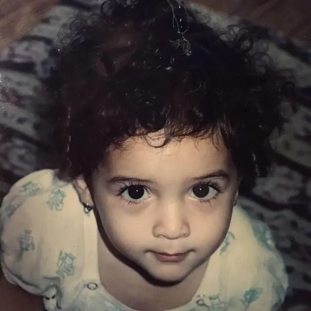6 Foto Lawas Putri Marino saat Kecil, Rambut Keritingnya Bikin Gemas