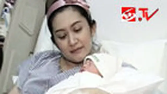 Nafa Urbach Lahirkan Anak Pertama