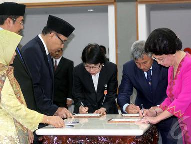 Menteri Kesehatan, Nafsiah Mboi melantik anggota Komisi Farmasi Nasional (KFN), Gedung Menkes, Jakarta, Selasa (22/9/2014) (Liputan6.com/Johan Tallo)