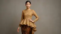 7 Model Dress Batik Peplum Kombinasi Brokat, Bikin Siluet Tubuh Lebih Proporsional