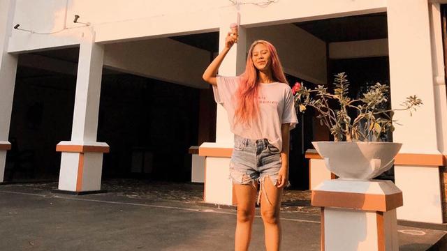 Gaya Fashion Modis dan Elegan Ala Nadin Amizah