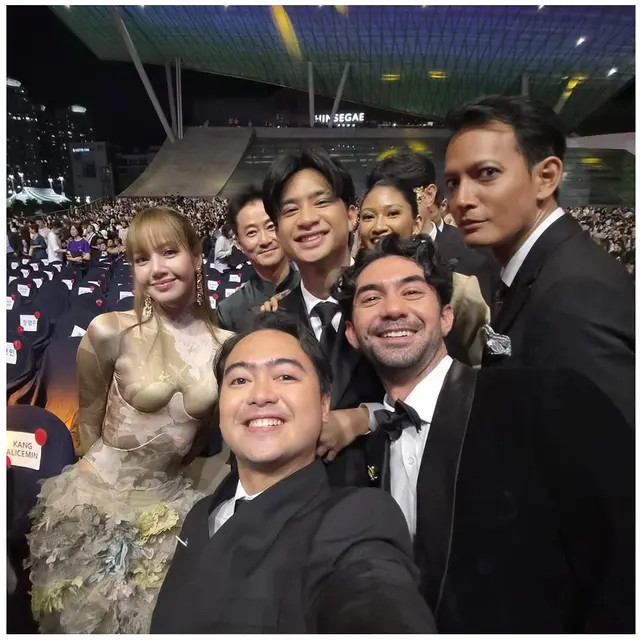 6 Potret Pemeran Film Pangku Karya Reza Rahadian di BIFF 2025, Ajak Selfie Lisa BLACKPINK