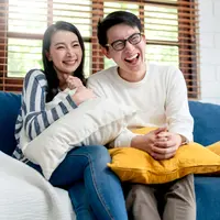 ilustrasi pasangan menikah/copyright by WHYFRAME (Shutterstock)