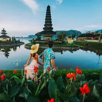 Banyak hal yang bisa kamu lakukan di Bali, tak hanya liburan. Kamu pun bisa menggelar pernikahan/copyright shutterstock