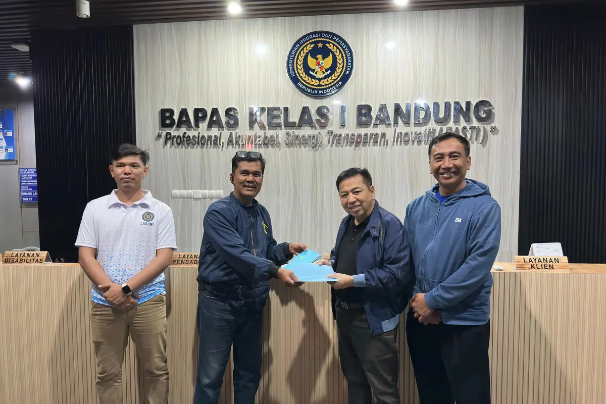 Eks Ketua DPR, Setya Novanto (kedua dari kanan) di Bapas Kelas 1 Bandung (Istimewa)