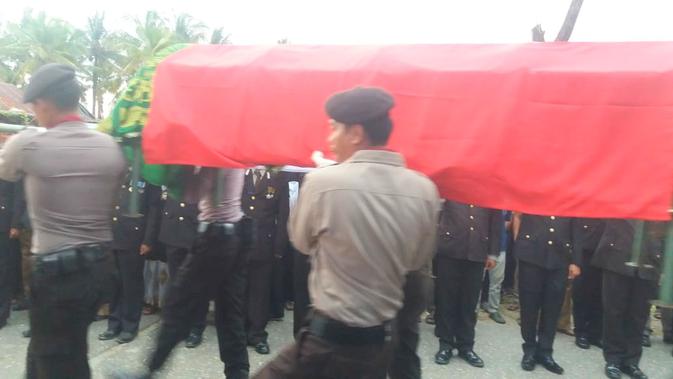 Polisi muda tewas setelah diduga dianiya oleh seniornya. (Liputan6.com/Ahmad Akbar Fua)