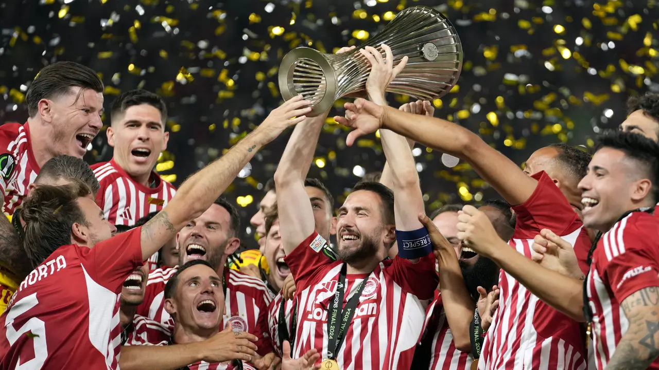 Foto: Olympiakos Juara Europa Conference League 2023/2024, Fiorentina Kalah Back to Back di Final