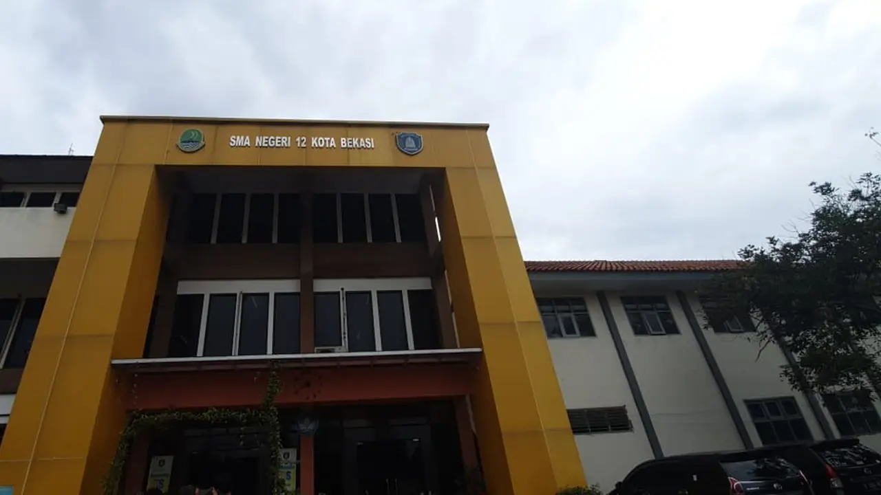 Salah satu sisi gedung SMA Negeri 12 Kota Bekasi. (Liputan6.com/Bam Sinulingga)