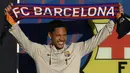 Bursa transfer pemain musim dingin 2023/2024 baru saja resmi dibuka pada Januari 2024 yang akan berlangsung hingga satu bulan ke depan. Bagi klub-klub di Eropa dan Asia, bursa transfer pemain musim dingin menjadi kesempatan untuk memperbaiki performa klub dalam kompetisi yang telah berjalan setengah musim. Sementara bagi klub-klub di Benua Amerika, momen ini digunakan untuk membangun tim menghadapi musim baru. Sebelum resmi dibuka pada 1 Januari 2024, nyatanya telah terjadi beberapa kesepakatan transfer yang melibatkan klub-klub di Eropa dan Amerika. Berikut ini 5 transfer termahal yang telah terjadi sebelum bursa transfer pemain musim dingin 2023/2024 resmi dibuka. (AFP/Josep Lago)