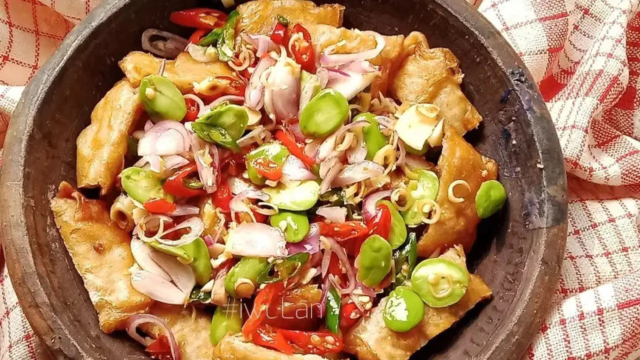 Resep tempe gembus siram sambal matah petai. (dok. Cookpad @iwuLan_14044039)