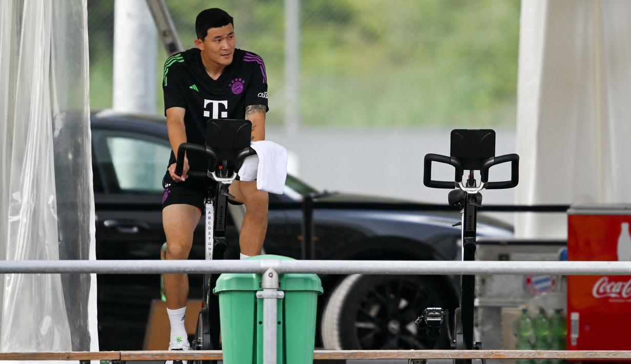 Kim tampil solid bersama Napoli pada musim 2022/2023 lalu. Ia sanggup mengisi lubang yang ditinggalkan oleh Kalidou Koulibaly. (AFP/Christof Stache)