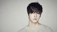 Thunder yang belum lama ini keluar dari MBLAQ, menandatangani kontrak baru dengan agensi yang berbeda.