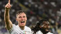 Bek Napoli asal Belanda, Sam Beukema (kiri). (Alberto PIZZOLI / AFP)