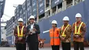 Presiden Jokowi memberi sambutan saat melepas ekspor produk manufaktur ke AS dari Pelabuhan Tanjung Priok, Jakarta, Selasa (15/5). Produk ekspor ini diberangkatkan langsung ke AS, tanpa melalui perantara negara ketiga. (Liputan6.com/Angga Yuniar)