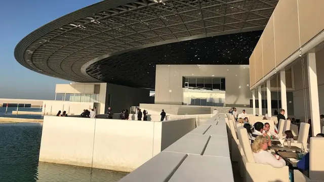 Kafe Louvre Abu Dhabi/Foto: Google Maps Restaurant Louvre Abu Dhabi