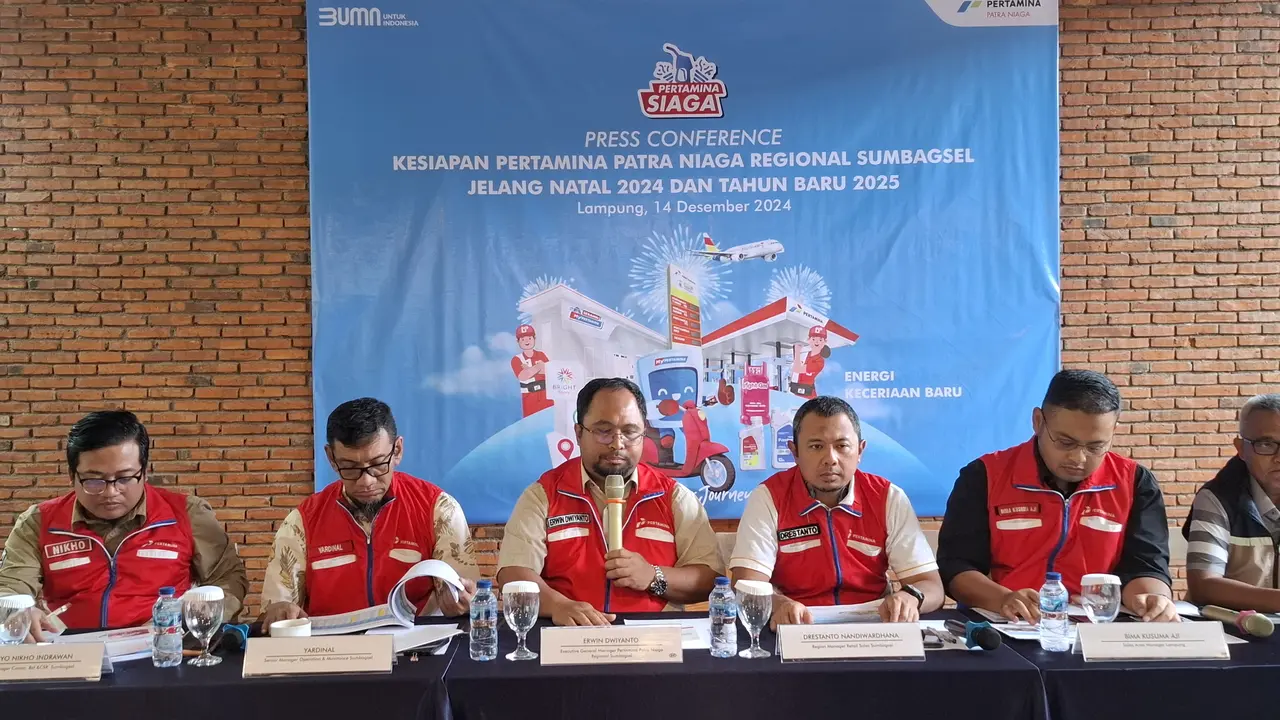 Konferensi pers terkait kesiapan Pertamina jelang Nataru yang digelar di Lampung, Sabtu (14/12/2024). Foto : (Liputan6.com/Ardi).