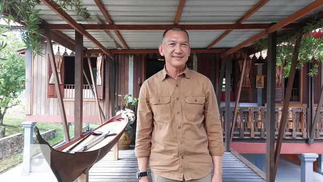 Wakil Bupati Natuna Rodhial Huda di kediamannya