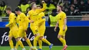 Fokus menguasai laga, Inter Milan justru dikejutkan oleh gol yang dicetak Jens Petter Hauge di menit ke-58. Bodo/Glimt unggul 0-1. Tampak dalam foto, pemain Bodo/Glimt, Jens Petter Hauge (tengah) merayakan golnya bersama rekan-rekan setimnya selama pertandingan babak playoff Liga Champions 2025-2026 melawan Inter Milan di stadion San Siro, Italia, Selasa 24 Februari 2026 waktu setempat atau Rabu (25/2/2026) dini hari WIB. (AP Photo/Luca Bruno)