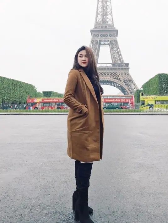 Mahalini dengan blazer [Instagram/mahaliniraharja]