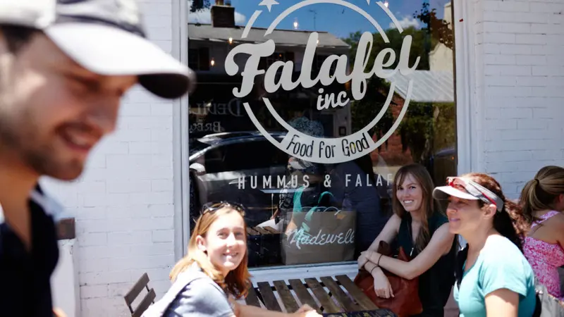 Falafel Inc., Restoran Sandwich Lezat untuk Bantu Para Pengungsi