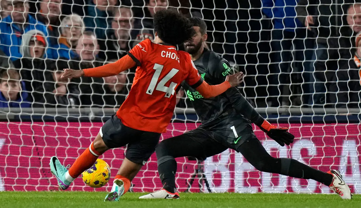 Namun Luton Town malah bisa mencuri gol lebih dahulu melalui Tahith Chong. (Alastair Grant)