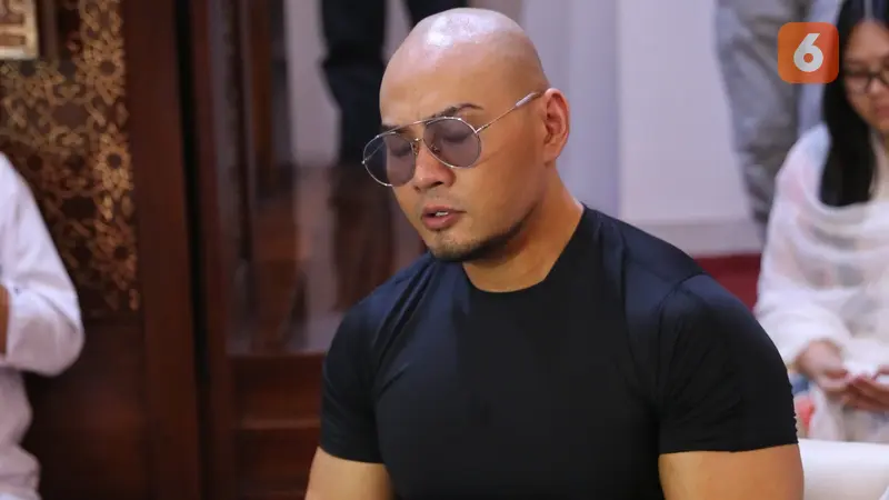 [Fimela] Deddy Corbuzier Sholat Jumat