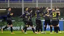 Para pemain Inter Milan merayakan gol melawan Benevento pada pertandingan Serie A Liga Italia di Stadion San Siro, Milan, Italia, Sabtu (30/1/2021). Inter Milan membantai Benevento 4-0. (AP Photo/Luca Bruno)