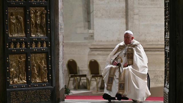 Buka Pintu Suci Basilika Santo Petrus, Paus Fransiskus Mulai Yubileum 2025